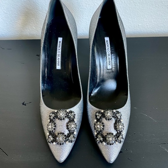 Manolo Blahnik Hangisi pumps - Picture 1 of 3